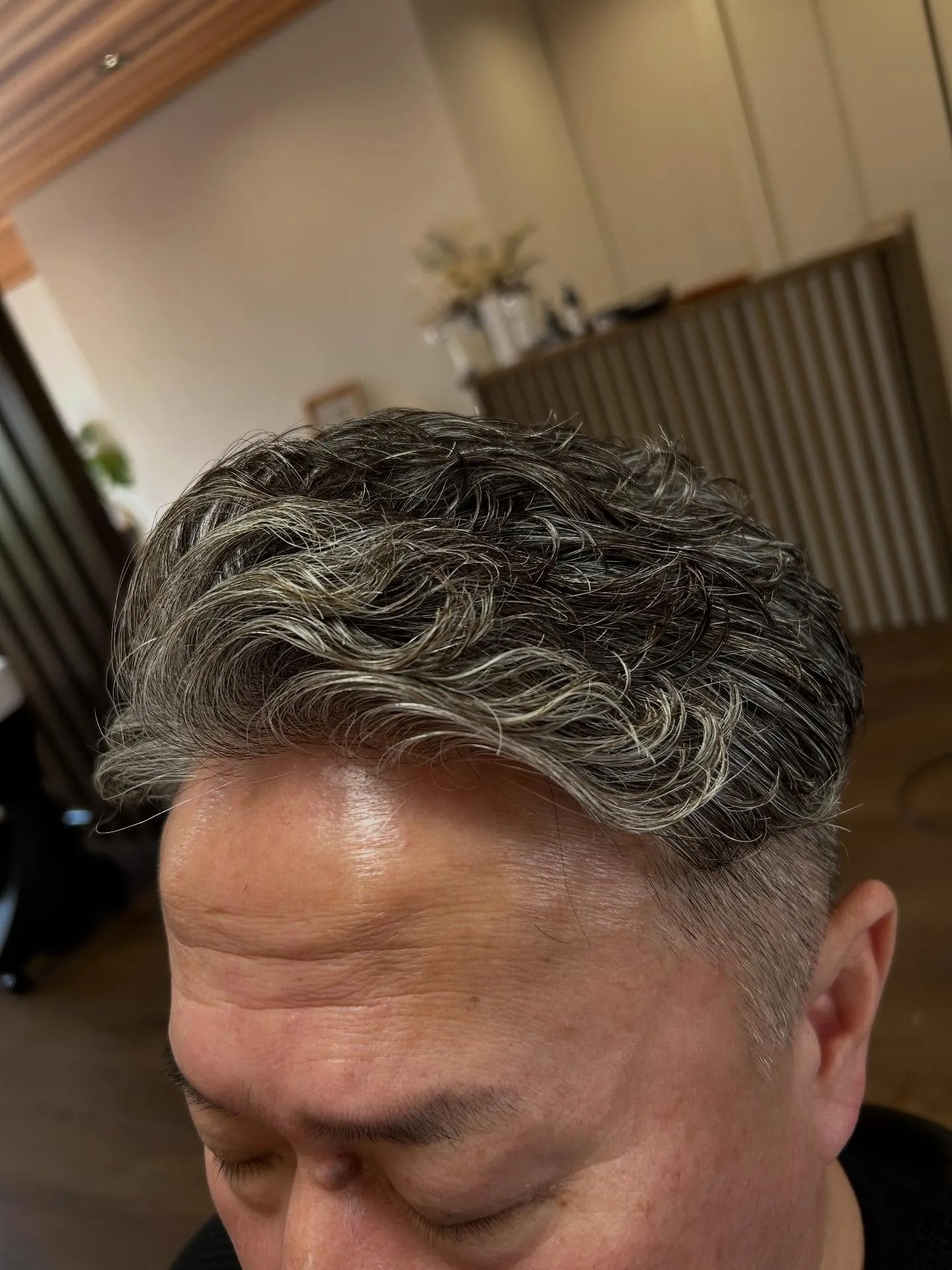 白髪を“弱点”から“武器”へ。